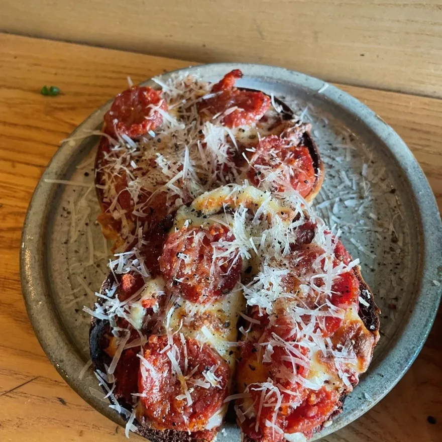 Leo’s Wine Bar